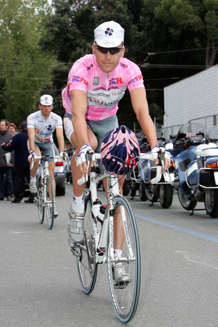 The winner of the prologue in the 2004, Bradley McGee. He spent two days in the maglia rosa that year... Photo: Yuzuru Sunada