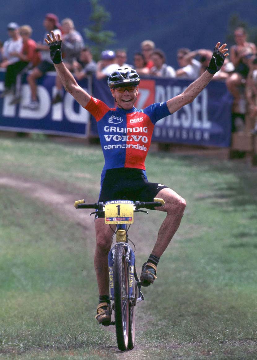 Winning world cups at 21… Before he took up road cycling Cadel Evans was already a winner. His first World Cup victory was in 1998 when he was 21. His jersey (above) combines red — as leader of the under-23 classification — and blue for the elite category. Photo: Sport – The Library