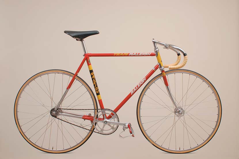 This bike was essentially a Carlton Cycles frame but belonged under the Raleigh banner due to the English company’s purchase of many smaller brands and subsequent dominance of the British cycling scene in the 1970s.